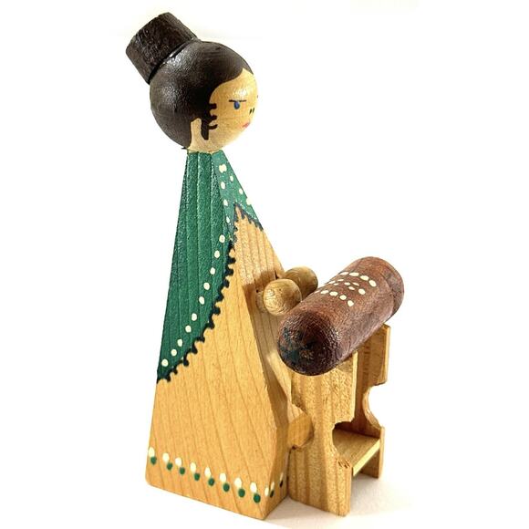Hand Carved Wooden Woman at Spinning Wheel Folk Art Scandinavian Erzgebirge - Picture 2 of 5